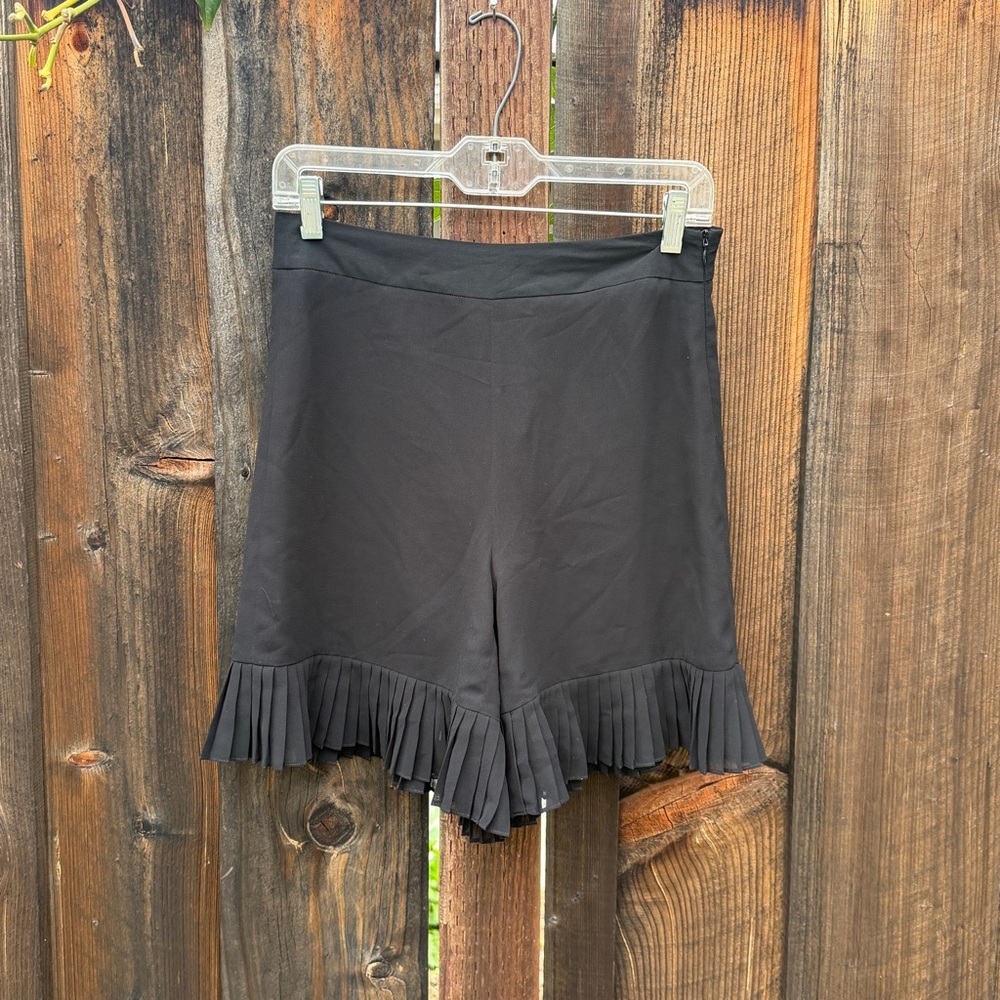 Vintage Emporio Armani Short Pleated shorts with ruffle hem 40 IT